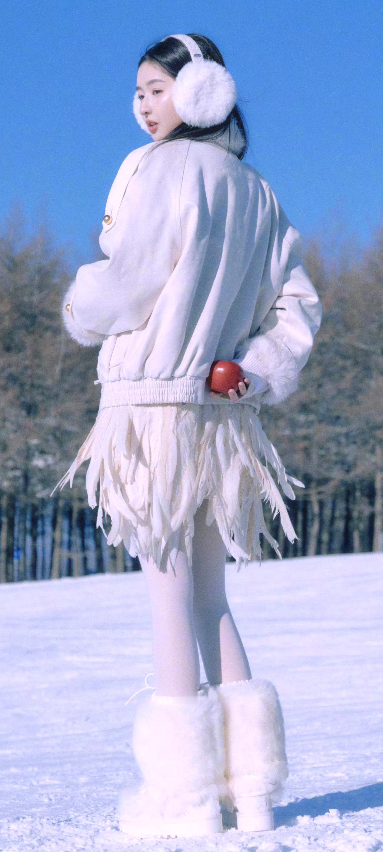 王玉雯 时尚芭莎封面 这个雪是真的雪吧⛄⛄⛄ 