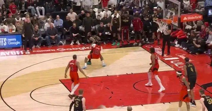 NBA季后赛骑龙G4出现7次错漏判NBA官方公布了季后赛首轮G4，骑士89-93