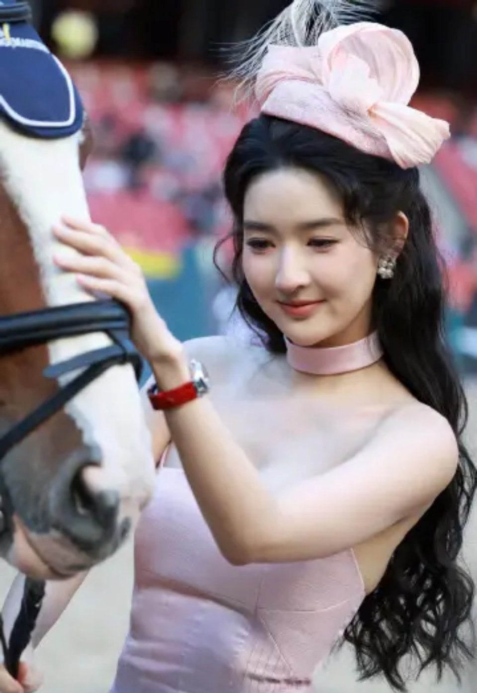 王玉雯怼脸生图美爆了！粉色控表示极度舒适 