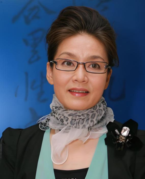 潘虹缓缓说道：“如今我已步入古稀之年，72岁的我每日还要在凌晨三四点便需从睡梦中