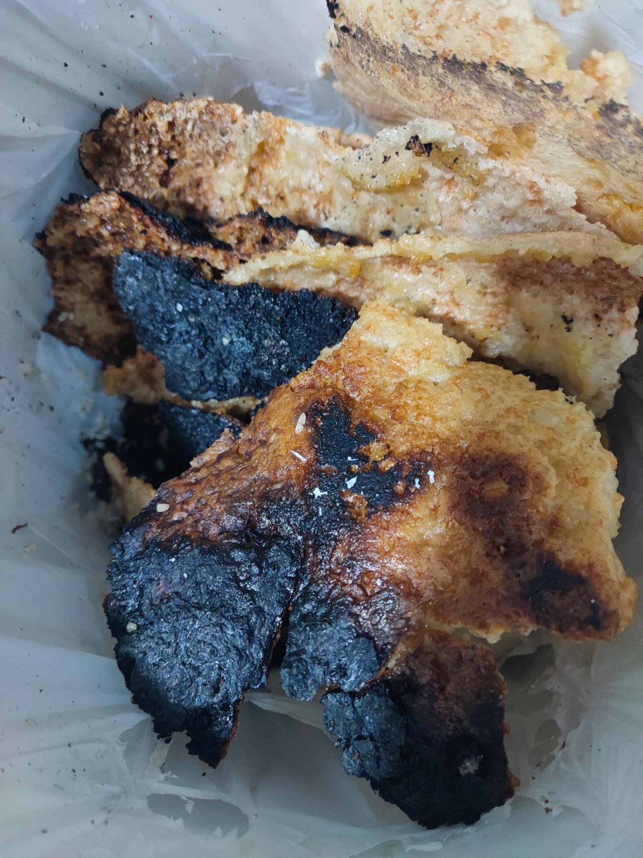 两斤江米出的麻烦事
家里有两斤江米，
想着再放点大米泡几天，
用破壁机打碎蒸豆包