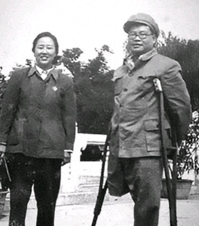 钟赤兵晚年回访老战友朱良才，坦言曾因误会差点拔枪，这段往事让他至今愧疚不已

建