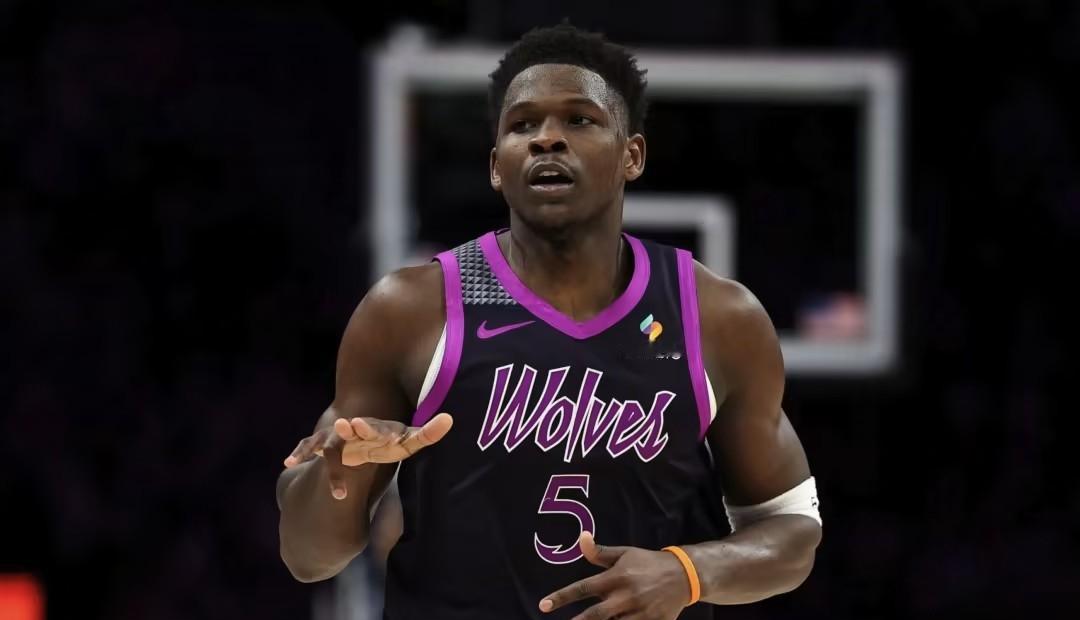 西部第一的防守，连输5场，被勇士一节打花。
森林狼到底怎么了？
别只盯着爱德华兹