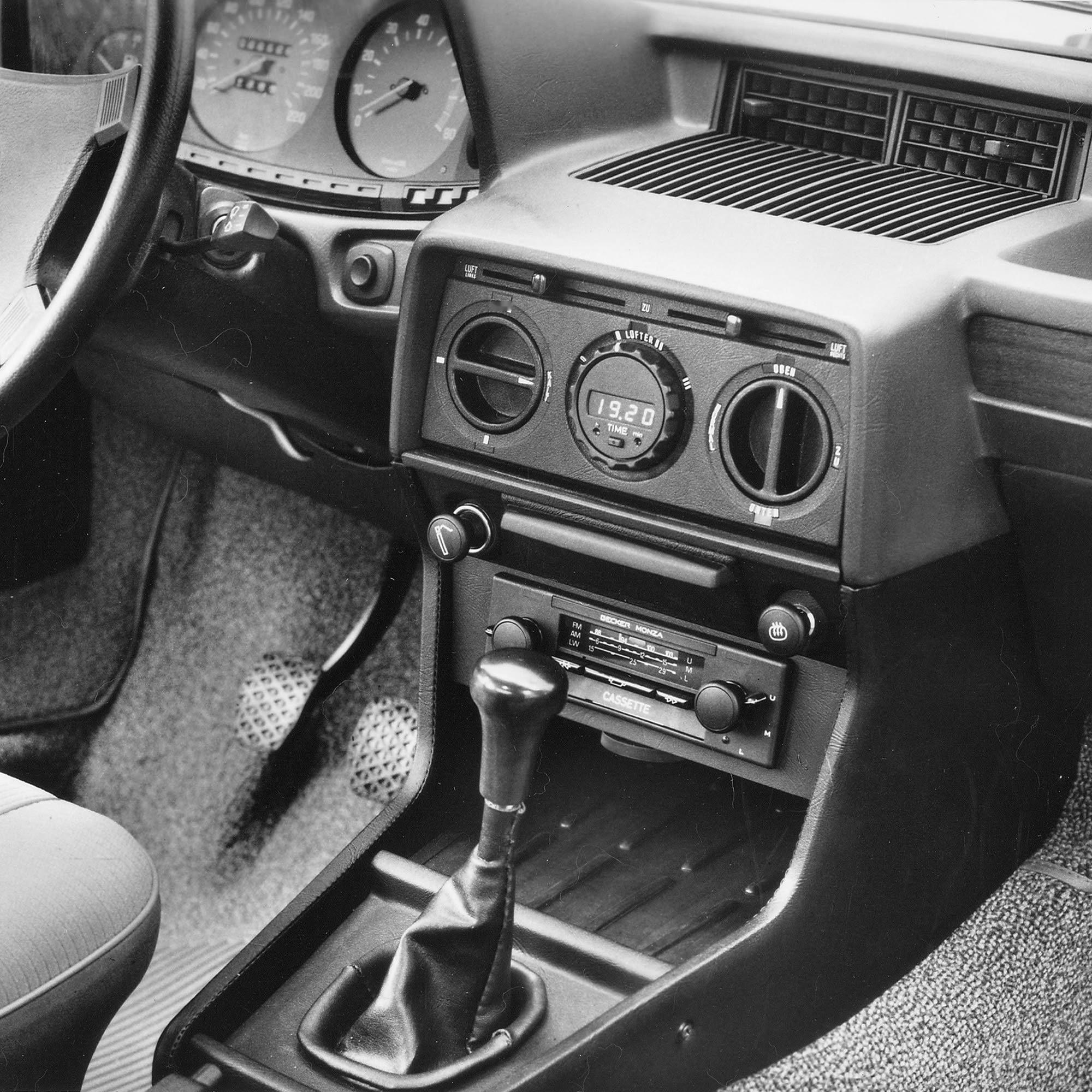 这个老空调是怎么用的呢