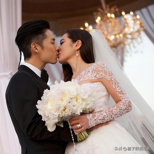 吴建豪今日突然毫无预兆在社交平台晒出牵手剪影官宣再婚，配文仅写“久等，遇良人”六