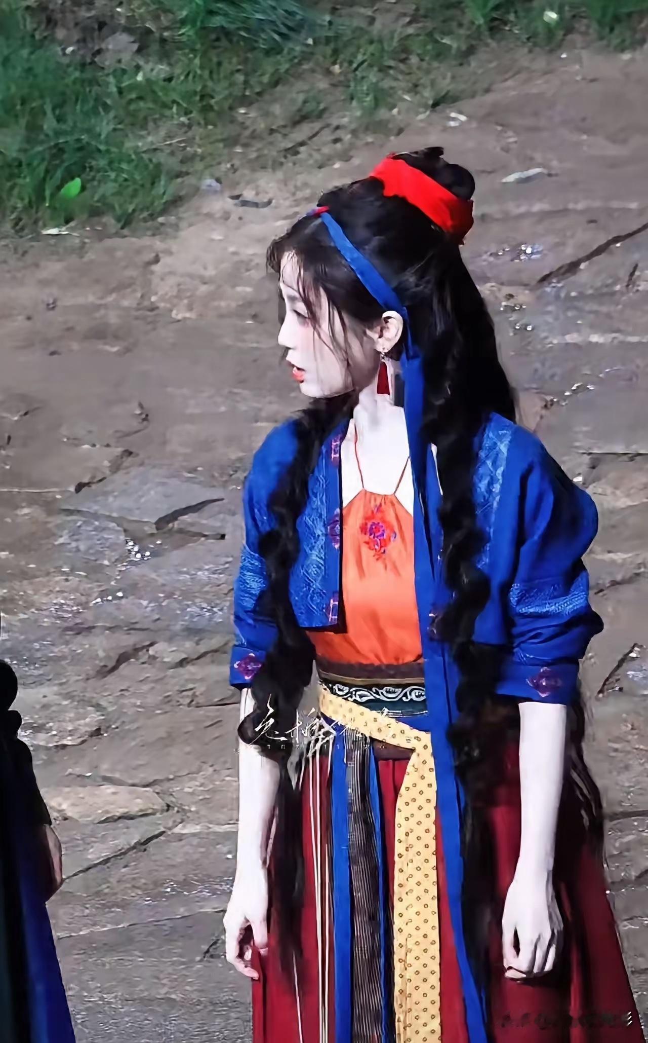 虞书欣《念相思》这套侠女妆造着实翻车，撞款田曦薇樊长玉风格却完全没拿捏住精髓。浓