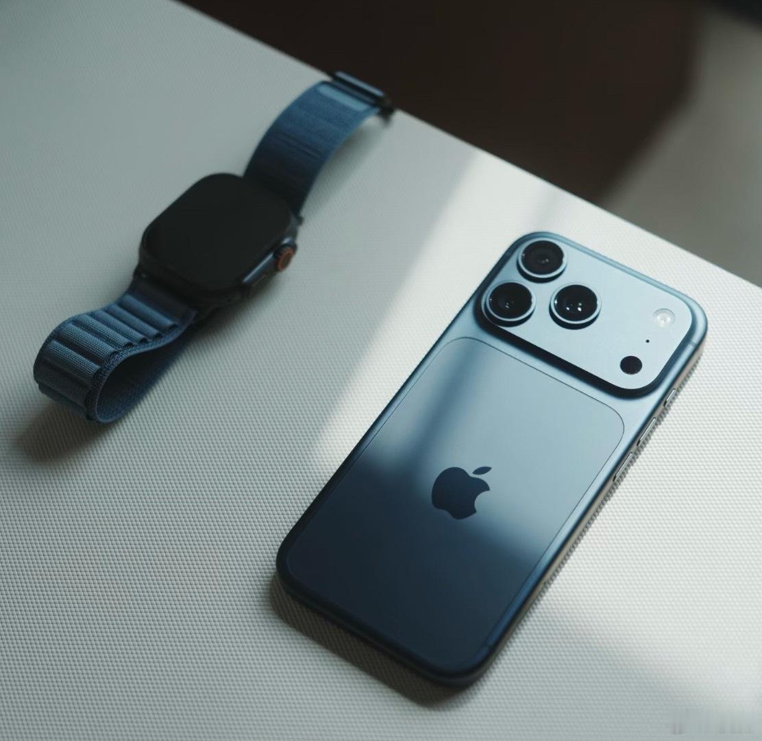 此前有消息说，苹果在2027年也就是iPhone发布上市二十周年的这个重要时间节