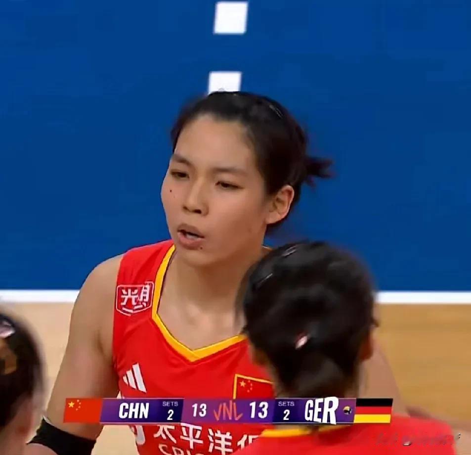 【赵勇果断，庄宇珊爆发，龚翔宇劳模，吴梦洁致胜，中国女排让二追三逆转战胜德国队】