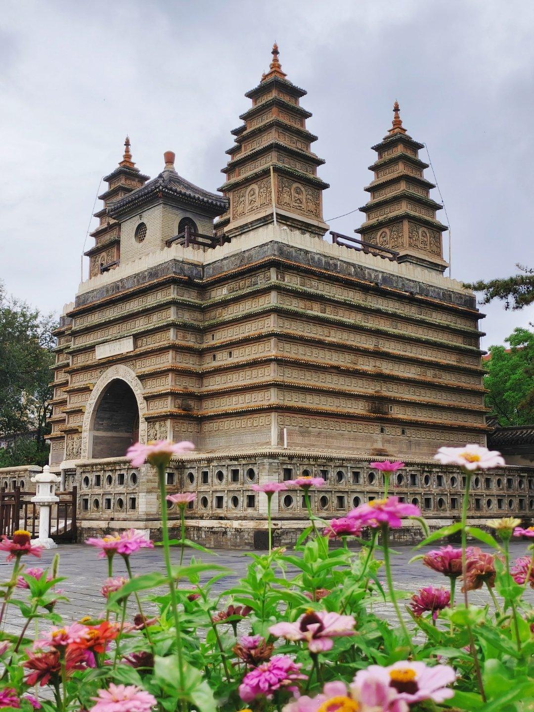 雨中的五塔寺很有岁月的清冷感  ​​​