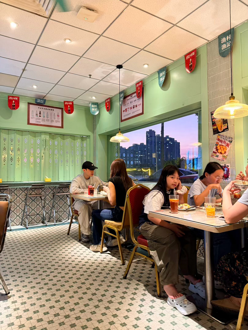 每次回珠海 必吃的渔记茶餐厅 ，最喜欢的店是前山河店，真的风景非常好看，是我认为