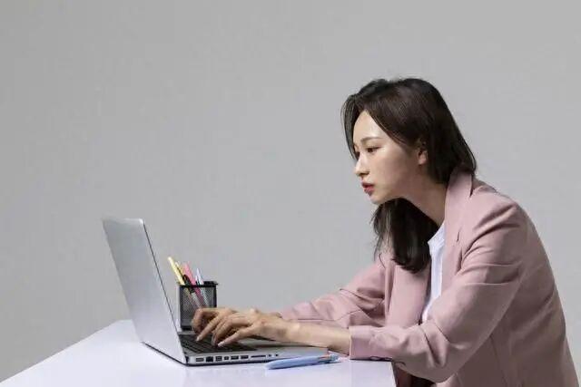 Ctrl+C后内容被覆盖，按这个键找回剪贴板历史
 复制一段，转头又复制别的。要