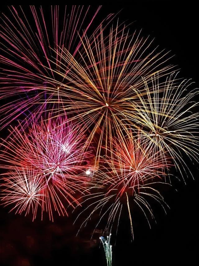 10月26日下午，漂亮国的两架军机，一小时之内在南海先后坠毁！
网友们群情激动，