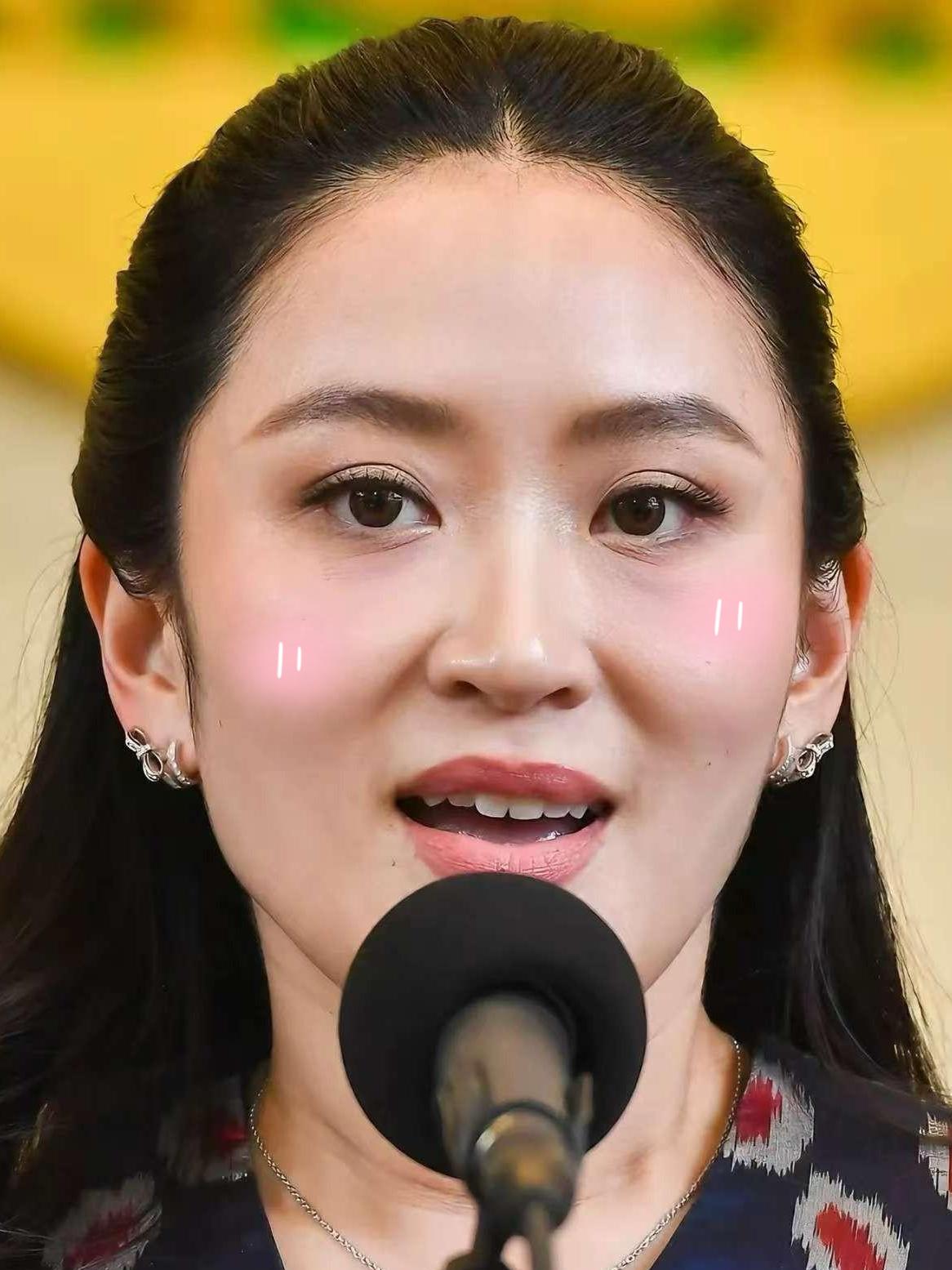 泰国前总理佩通坦不愧为为泰党精神领袖，当地时间12月25日，佩通坦不惜缺席父亲他