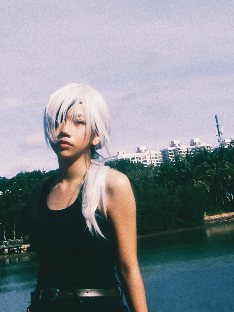 宇宙在熵增，世界在下沉。 