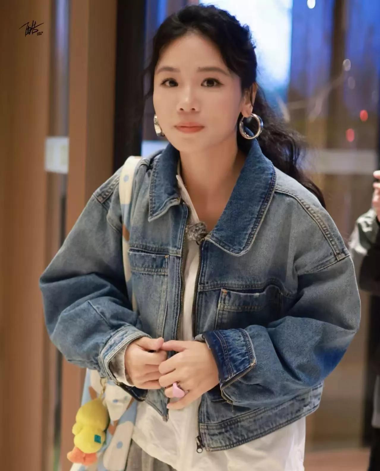 大家发现没有？

只有成功人士才配说自己开始过的多苦

比如说黄英，万万没想到她