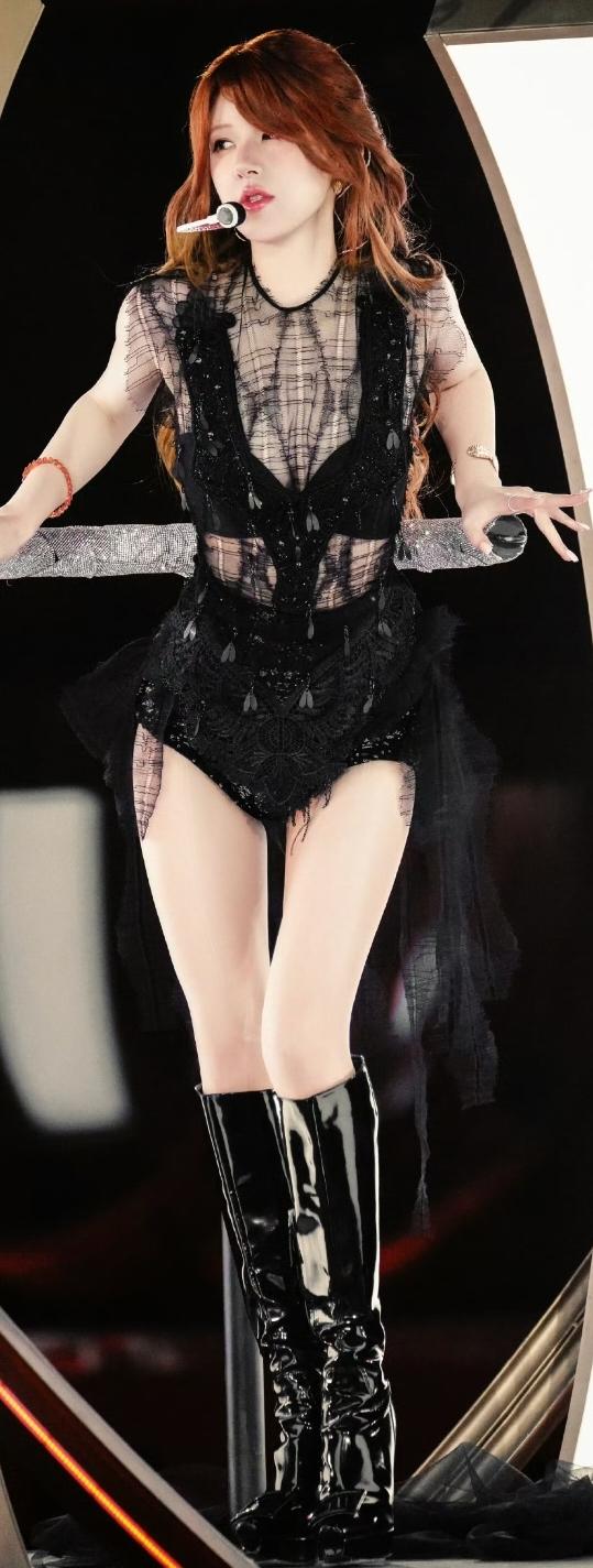 说真的，
赵露思这次音乐会真的不会得罪娱乐圈的歌手吗？

别的歌手开演唱会那是挣