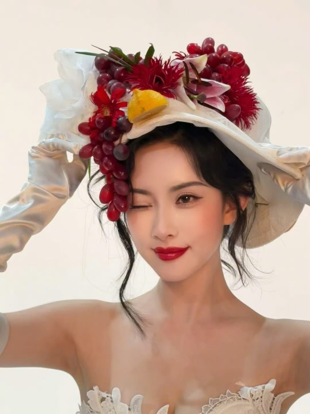被这个孟子义美晕😍画报里的摩登女郎走进现实了。。🥹孟子义盘发豹纹吊带 ​​​