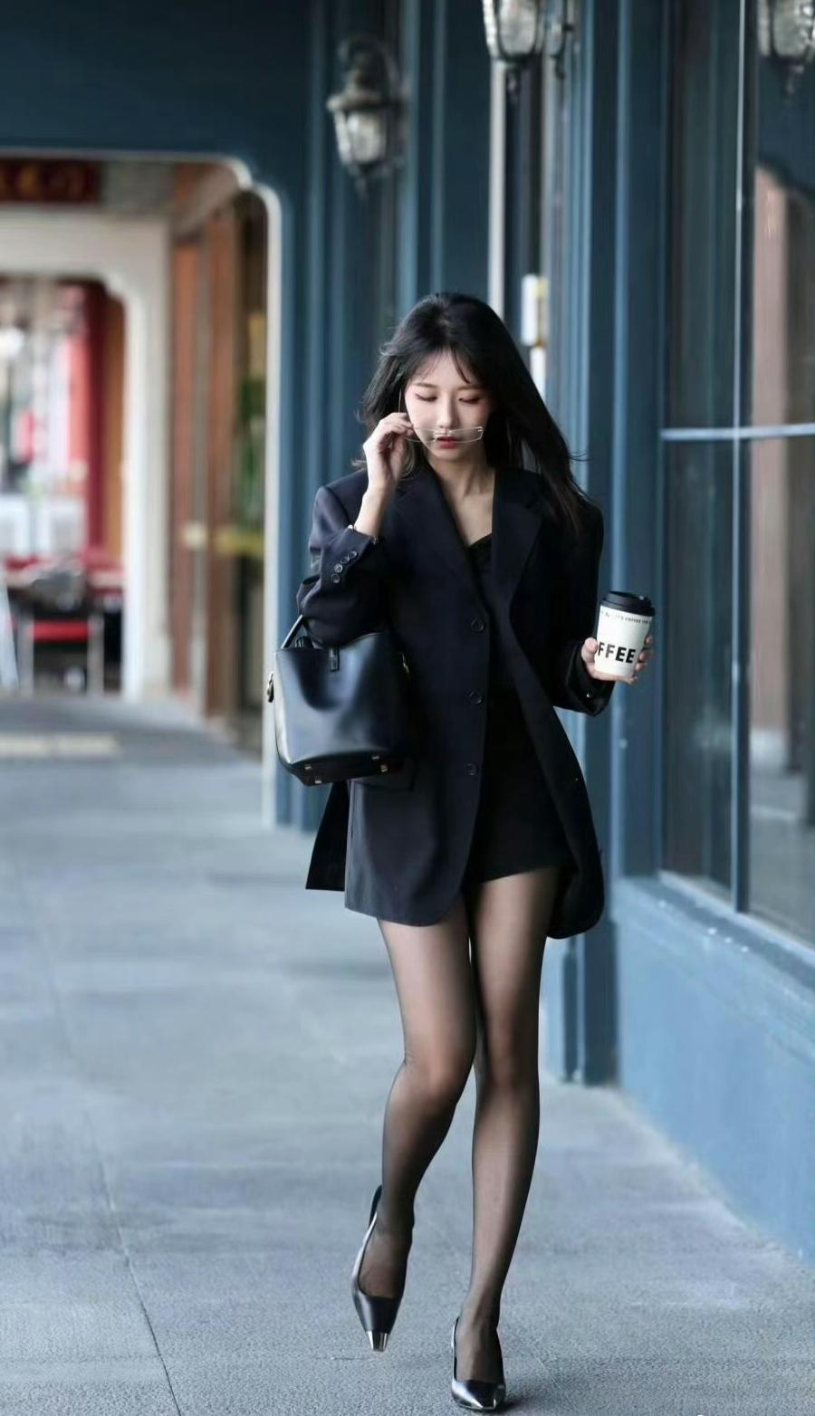 一颦一笑都很迷人[来看我][来看我][来看我]