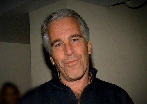 最新消息：法国警方今天对多个地点进行了突击搜查，这是针对爱泼斯坦犯罪案件的调查行