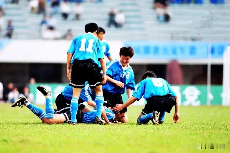 大连万达队王锋：我也认同踢球离不开运气。前一年对阵四川、天津的两场比赛，我都拿到