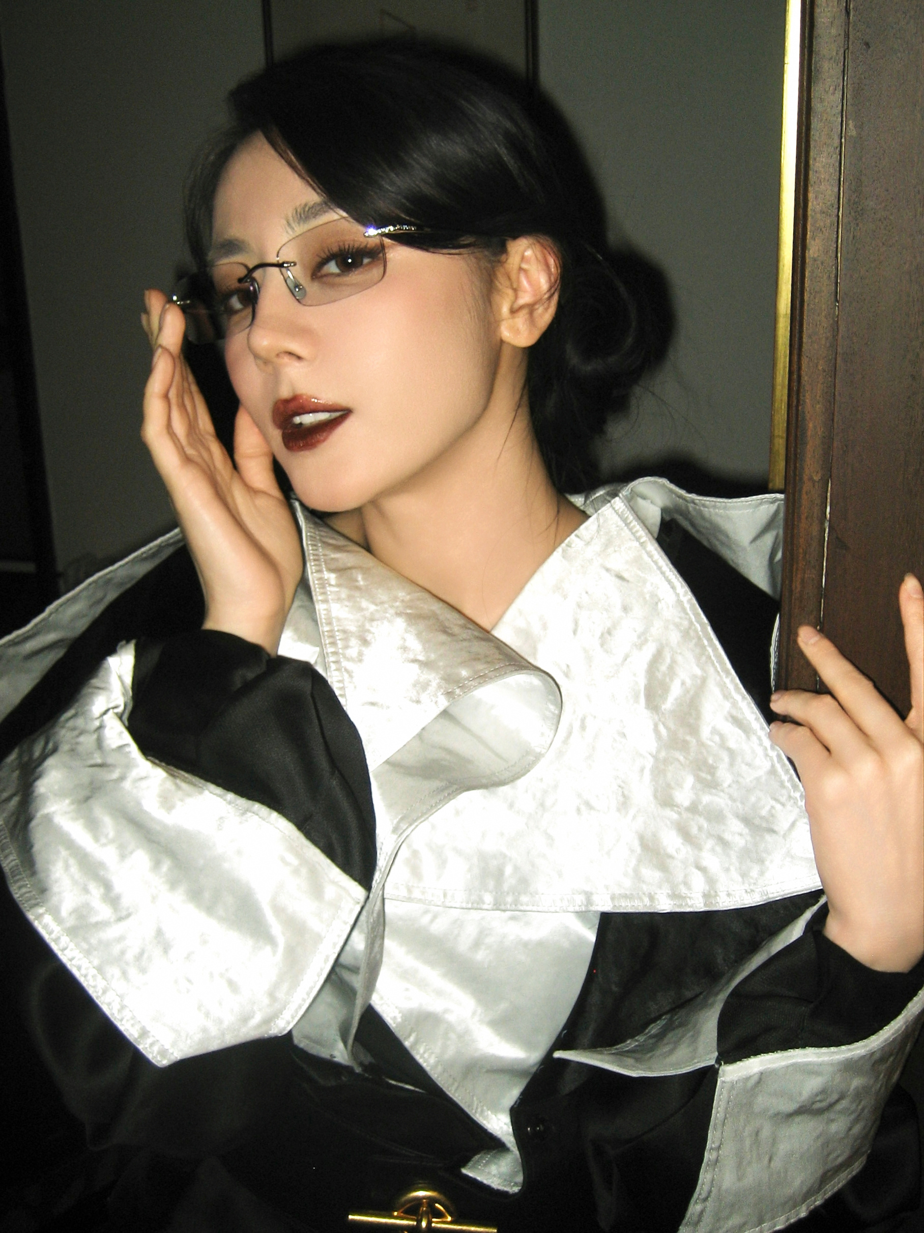 迪丽热巴 姐姐像一幅被春天轻轻翻开的画，嘻嘻迪 美成这样怎么办呢？立刻感受！ 