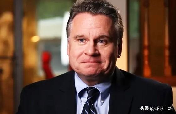 美国那位被称为“反华专业户”的议员克里斯·史密斯，最近又出来指点江山了。他对着媒