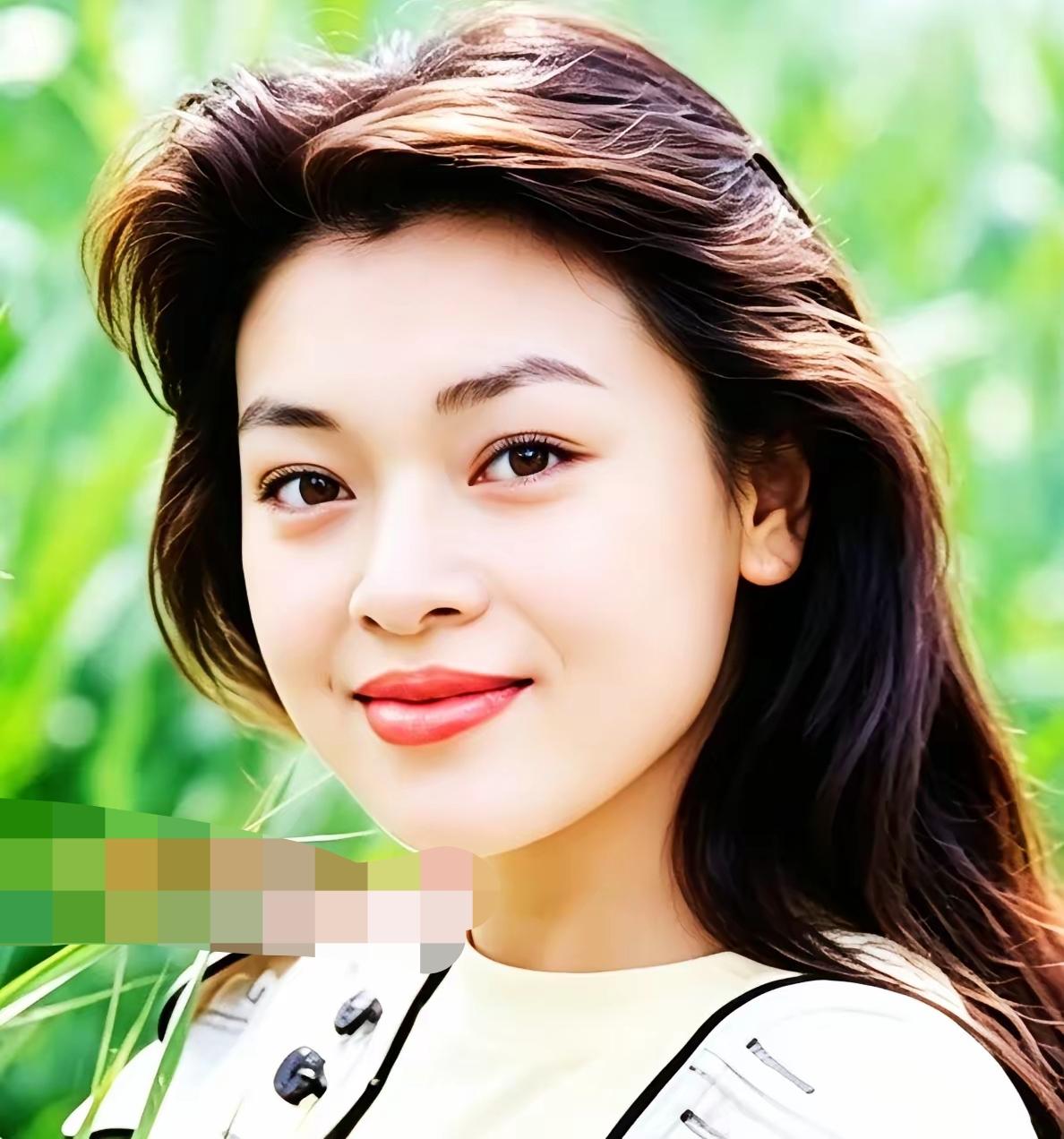 你能一眼认出当红美女艺术家她是谁吗？
