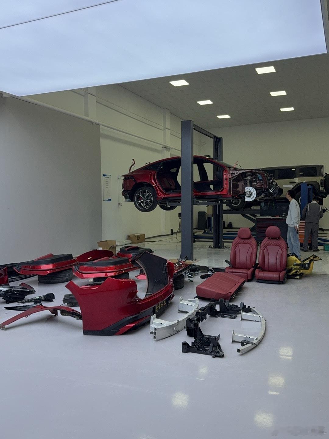 最失败的国产高端车型之一！绝非靠单纯堆料打造高端，是实打实从每个细节追求极致。并