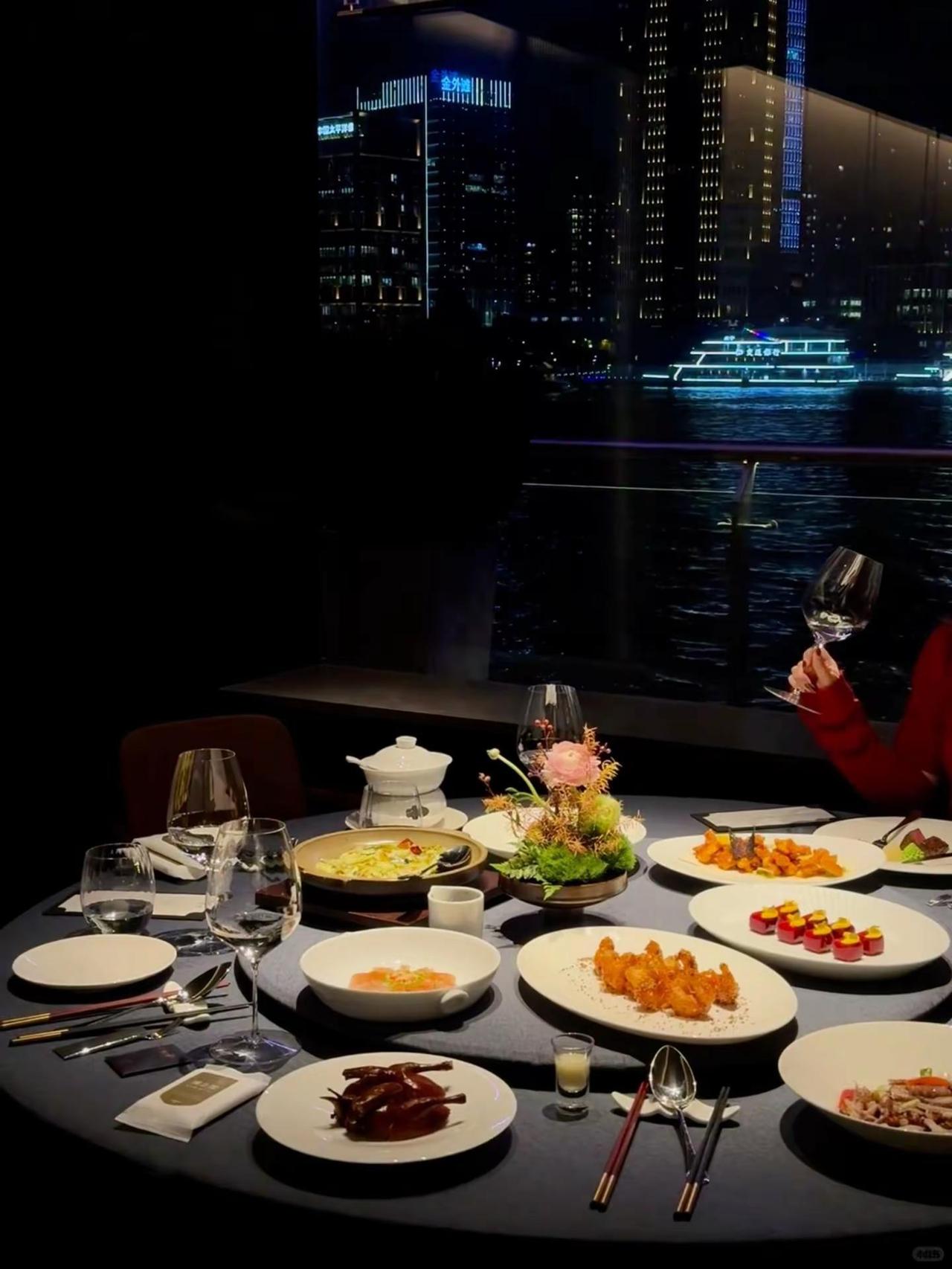 杭州也有这么美的游轮餐厅了，夜景太美了吧 钱塘江夜景