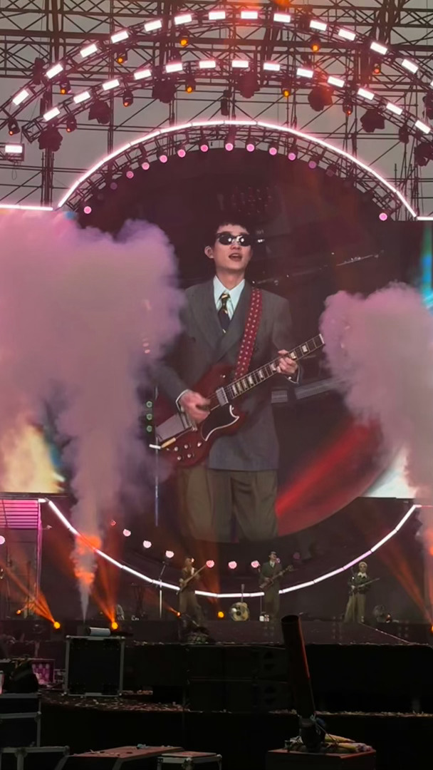 回春丹西安演唱会听爽了🎸西安初秋的浪漫被回春丹承包，旷野舞台金曲轮番上演，万人