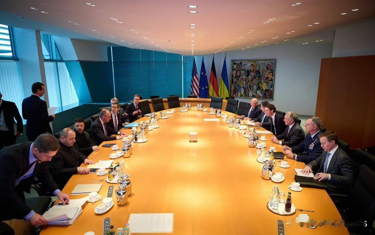 12月14日乌克兰总统泽连斯基在德国柏林会见了美国谈判代表，继续就结束俄罗斯在乌