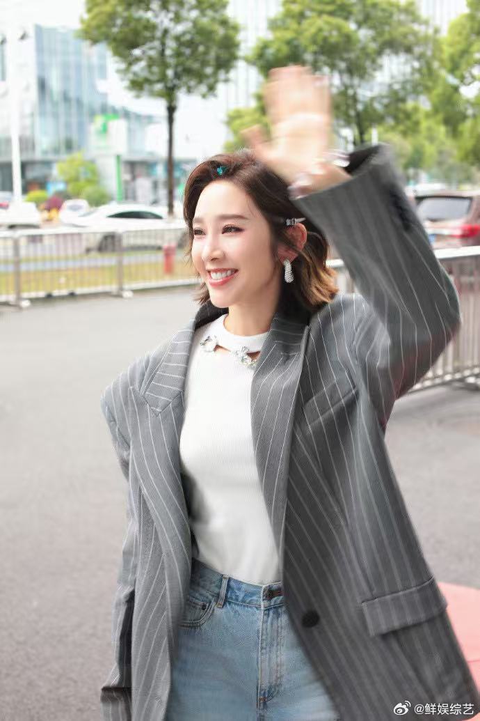 我拍了拍乘风乘风2026这哪里是竞演节目，分明是高颜值姐姐们的魅力绽放现场 