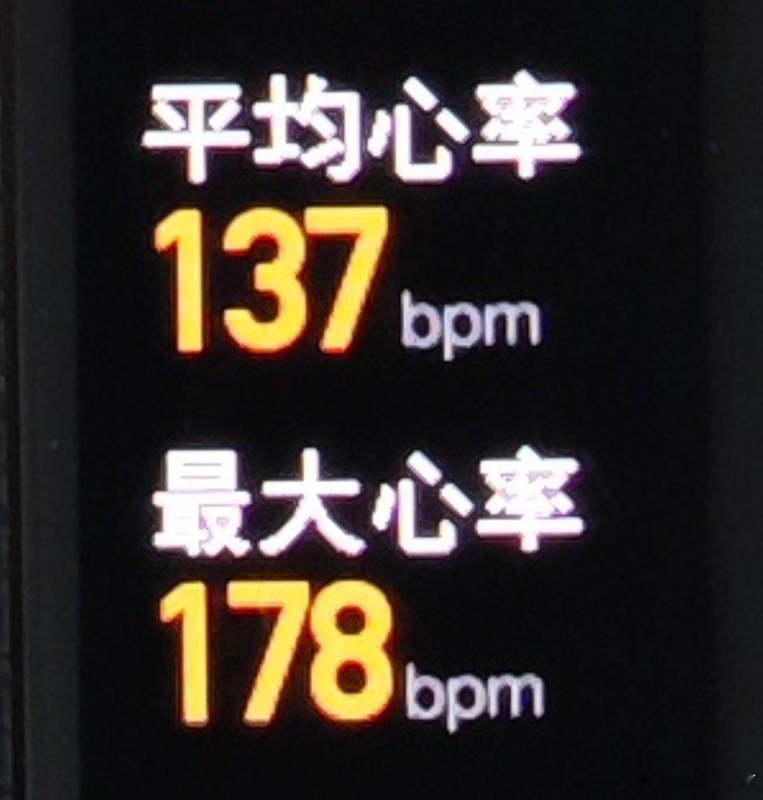 坚持运动打卡我不能理解这个心率，昨天跳舞踢腿耗叉都没上170，今天就只是散步去小