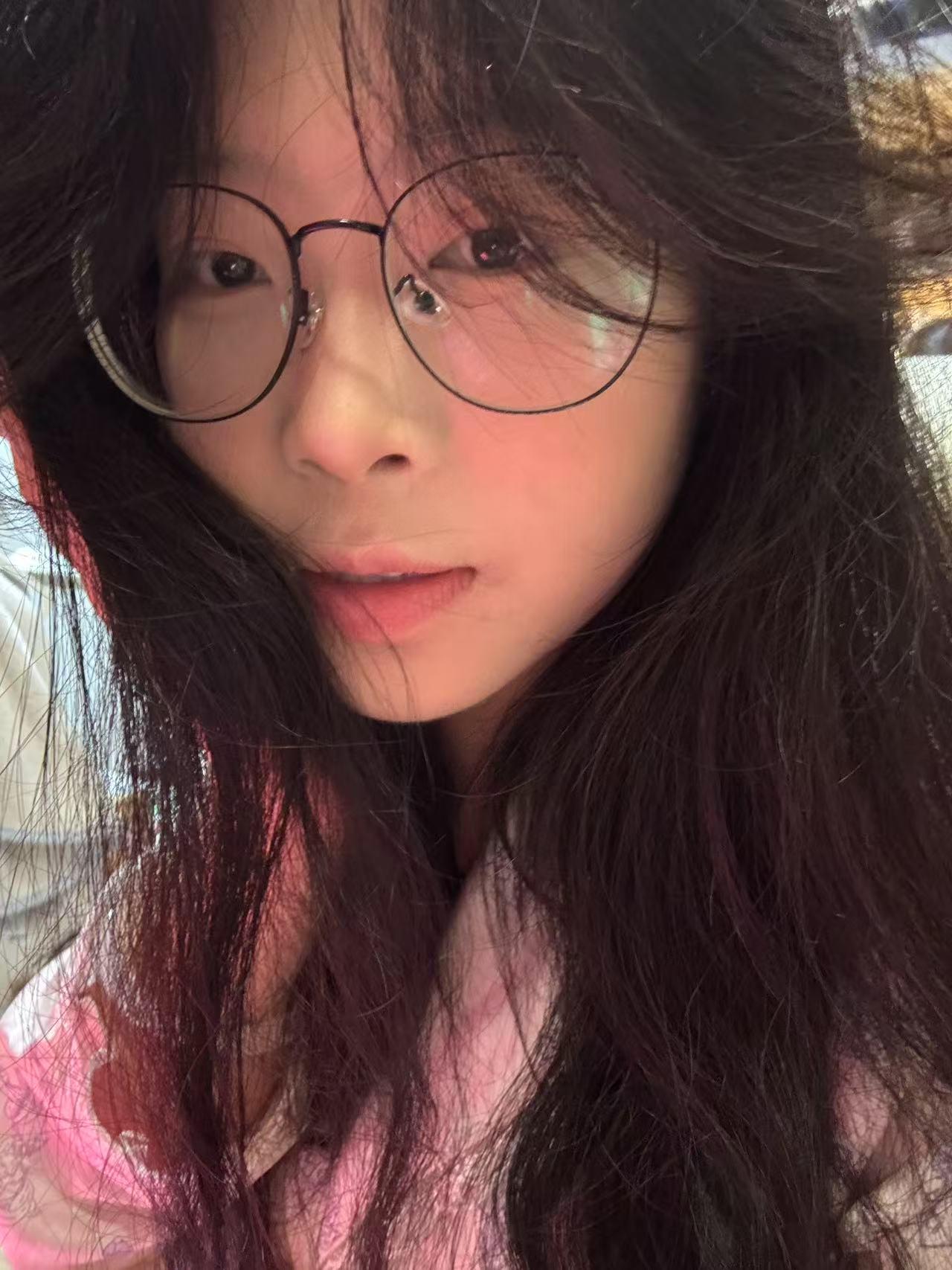 那些卡在喉咙里的话还是算了吧 可能是天太黑了 我也困了′
