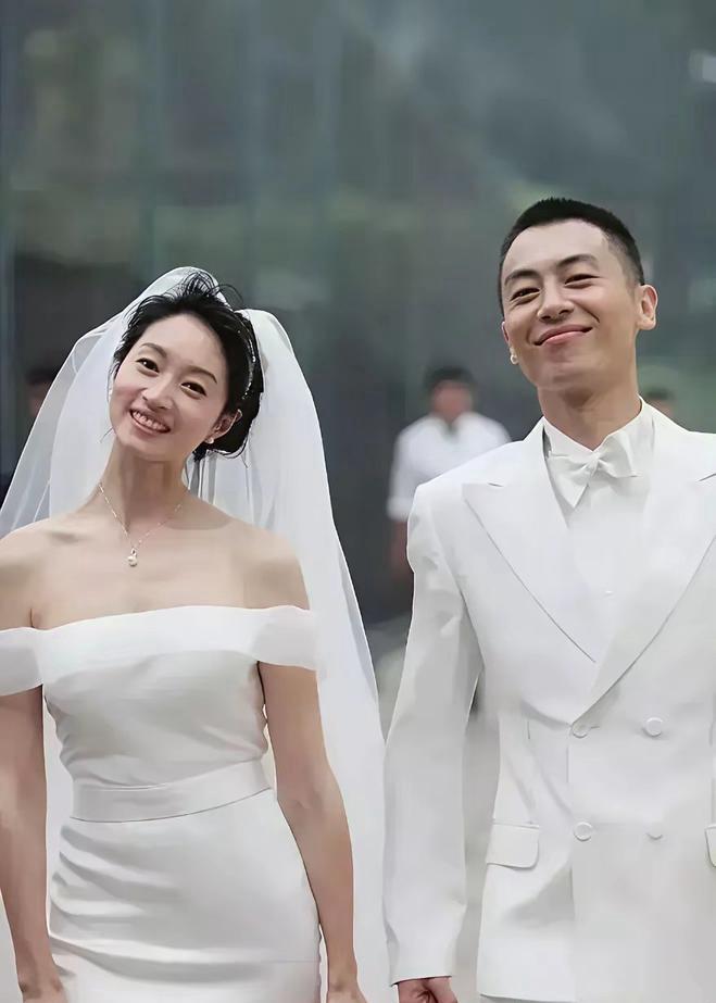 朱亚文这波"古偶CP翻红"真让人意外——谁能想到84年出生的他，竟比唐嫣还小一岁