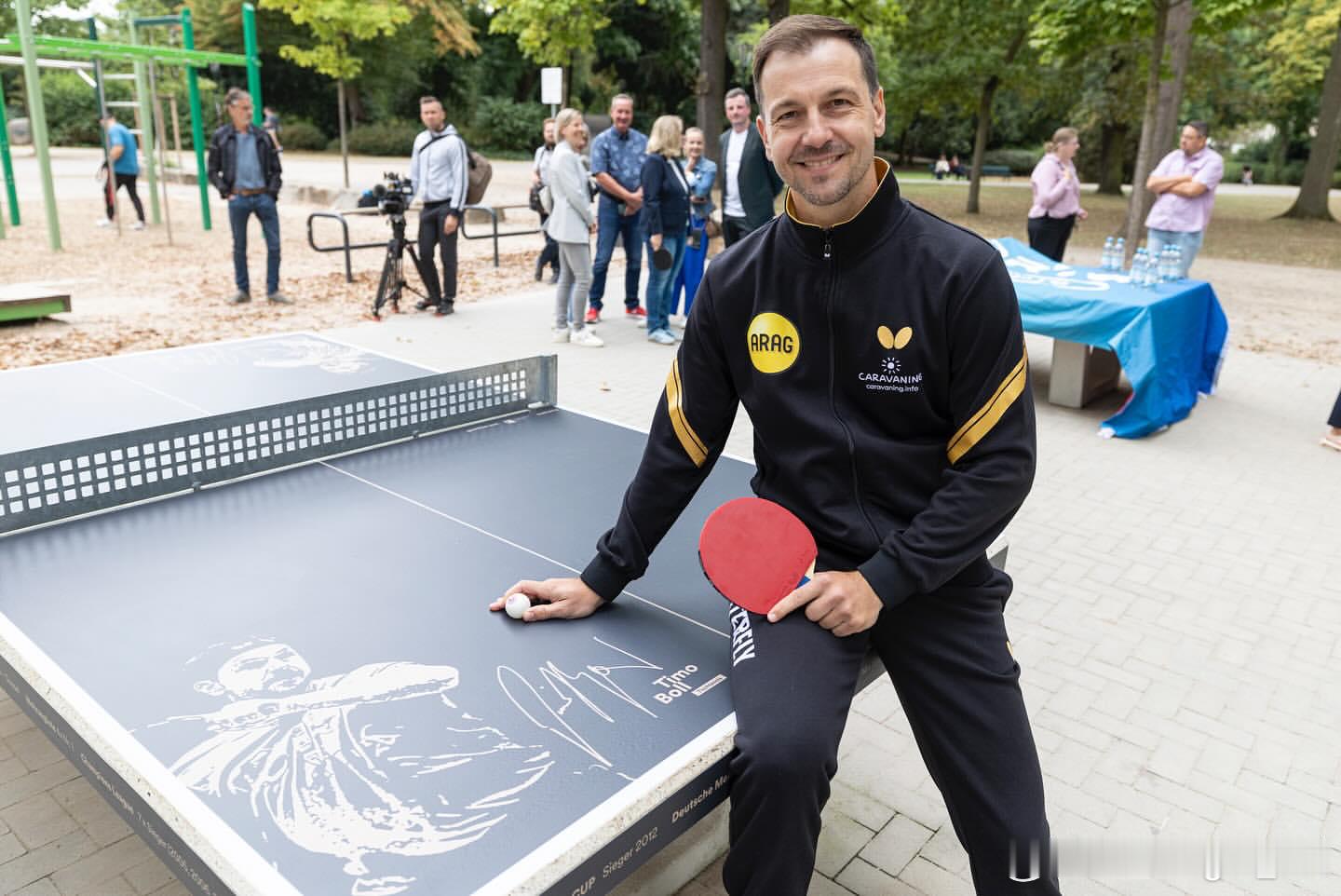 👑🏓 永远的传奇！🏓👑在杜塞尔多夫俱乐部工作了近20年，担任乒乓球职业球