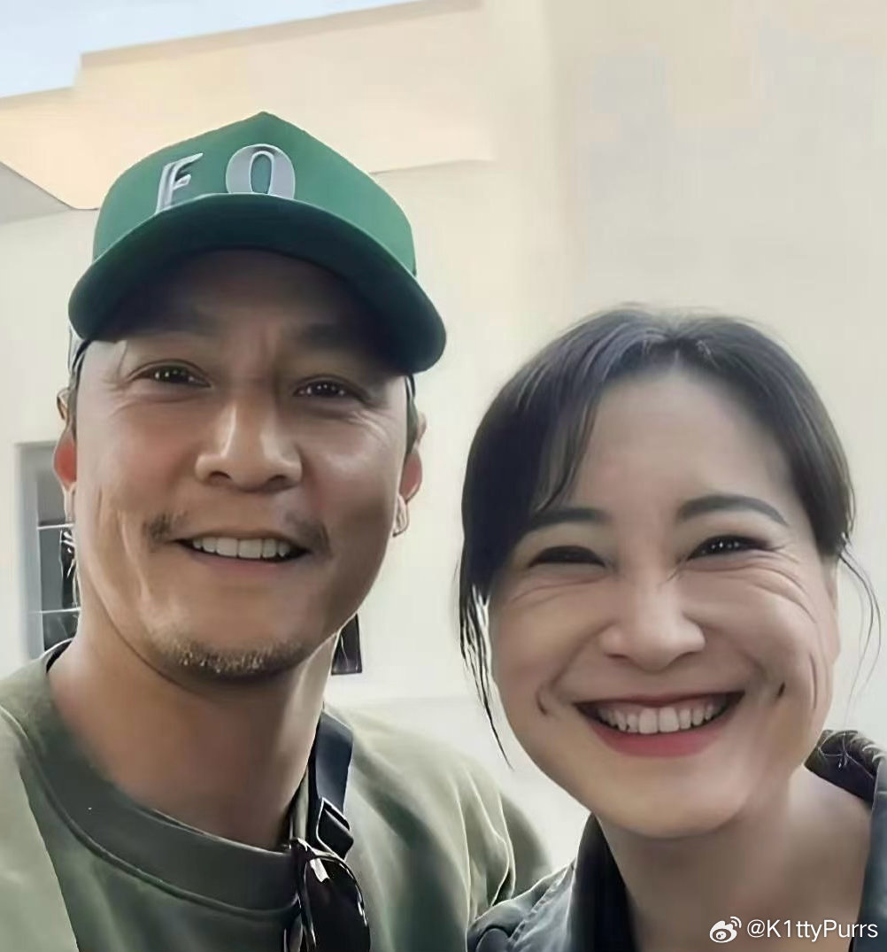 一张是吴彦祖发的，一张是贾玲助理发的，这差距… 