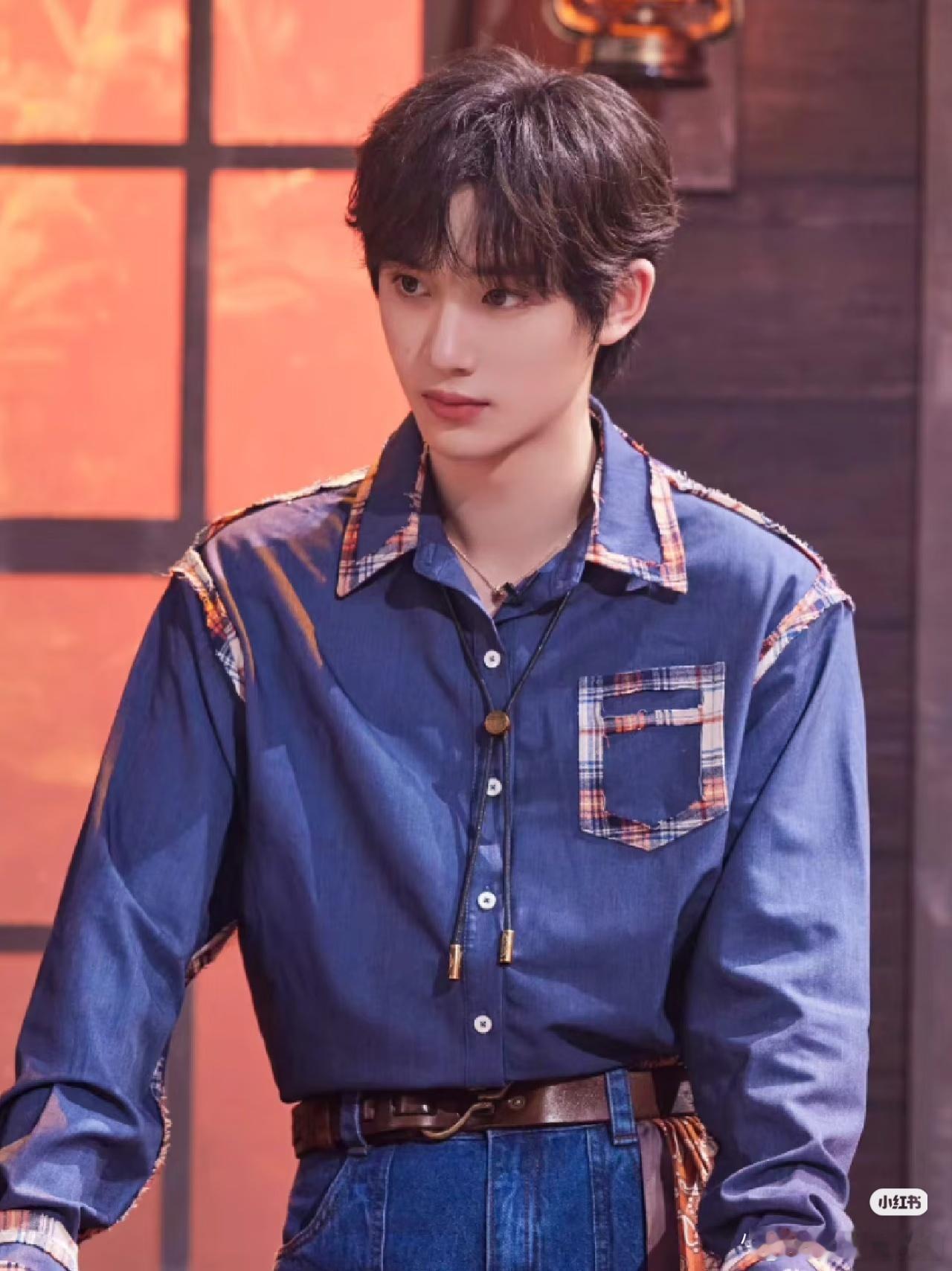 丁程鑫连震这一下可太有劲了 丁程鑫跳舞自带超强气场，每一处卡点都完美踩中节奏，力