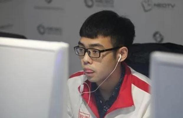 DOTA2: maybe超哥谈刀塔环境

超哥直播的时候说他那时候刀塔环境应该是