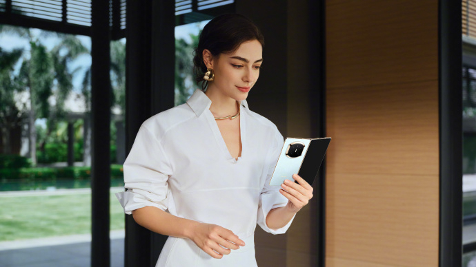 哇！来了来了，折叠屏还得是华为啊！ 刚刷到余总手持Mate X7的曝光视频，还专