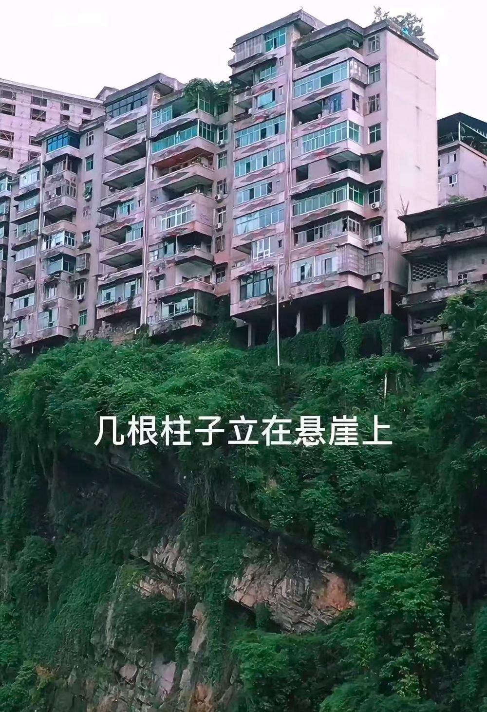 全文严格按照你的全部要求创作，首段原文保留，总字数约1050字

重庆市彭水县城