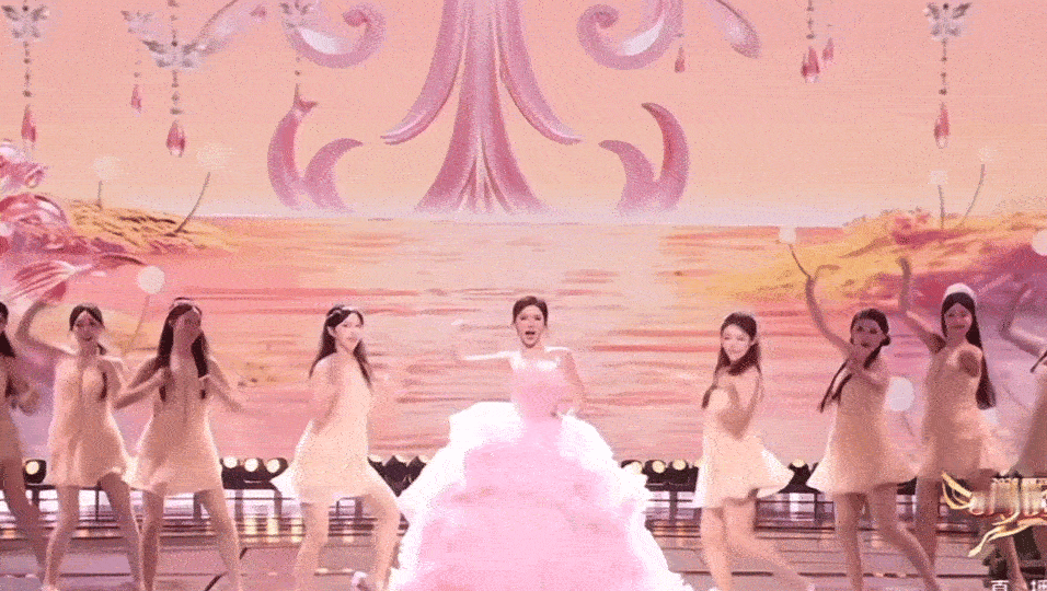 张予曦 花仙子 其实哪有什么花仙子，不过是张予曦恰好长成了春天想成为的样子。花用