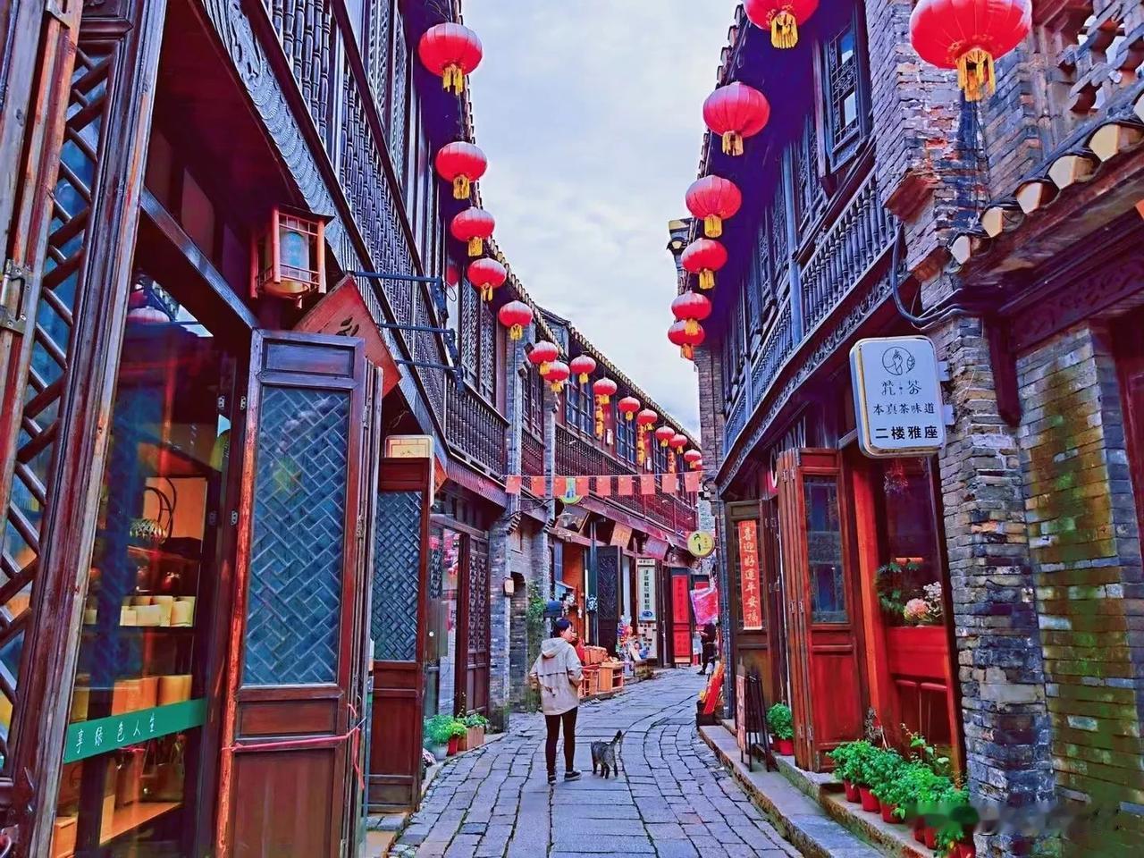 #分享一张你拍的建筑#
镇江是一座古朴小镇，它流淌着悠悠的历史文明，曾经风华绝代