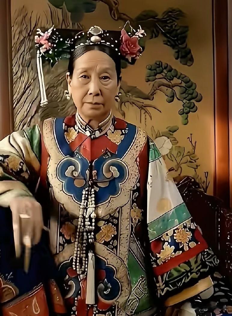 都说她像你想到的那个，我看着不怎么像呀[奸笑]
评论区里如果有一个说像，我就承认