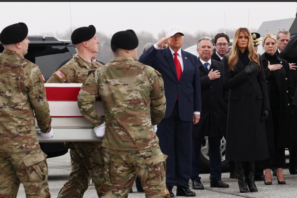 这下麻烦了，美国海军陆战队员和水兵正在积极发动所谓的"军内异议"。

美国陆军退