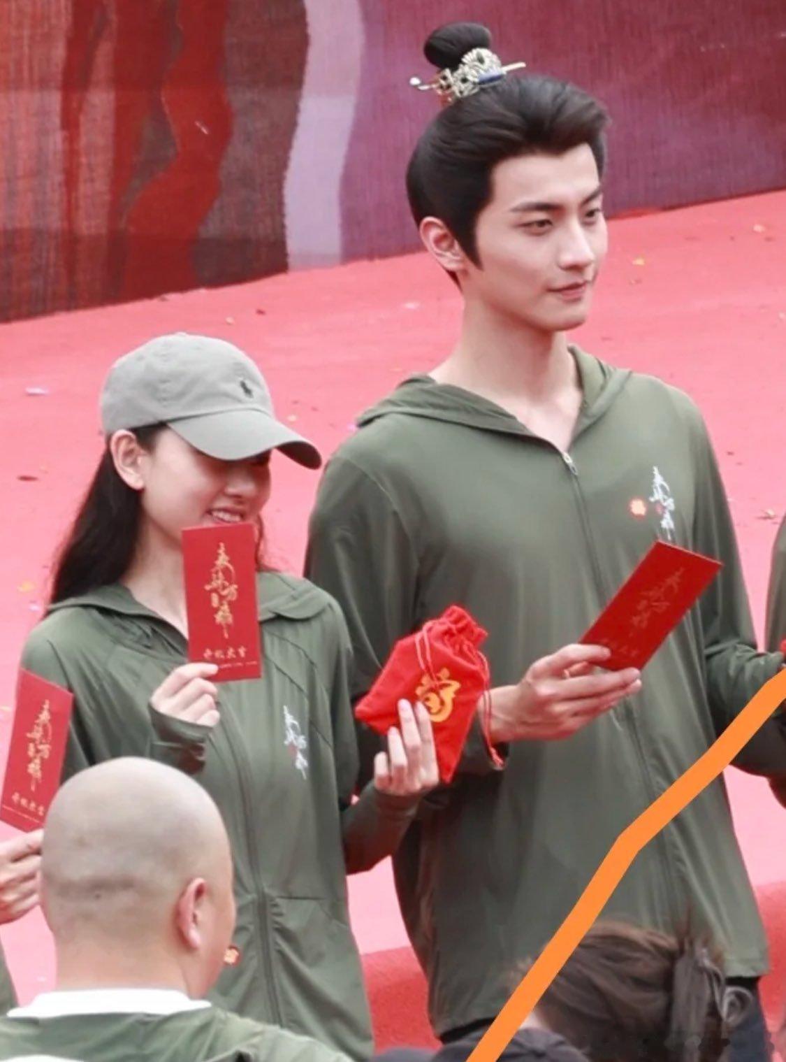 表妹万福今天开机 女主角是美女，男主角也是男的。 ​​​