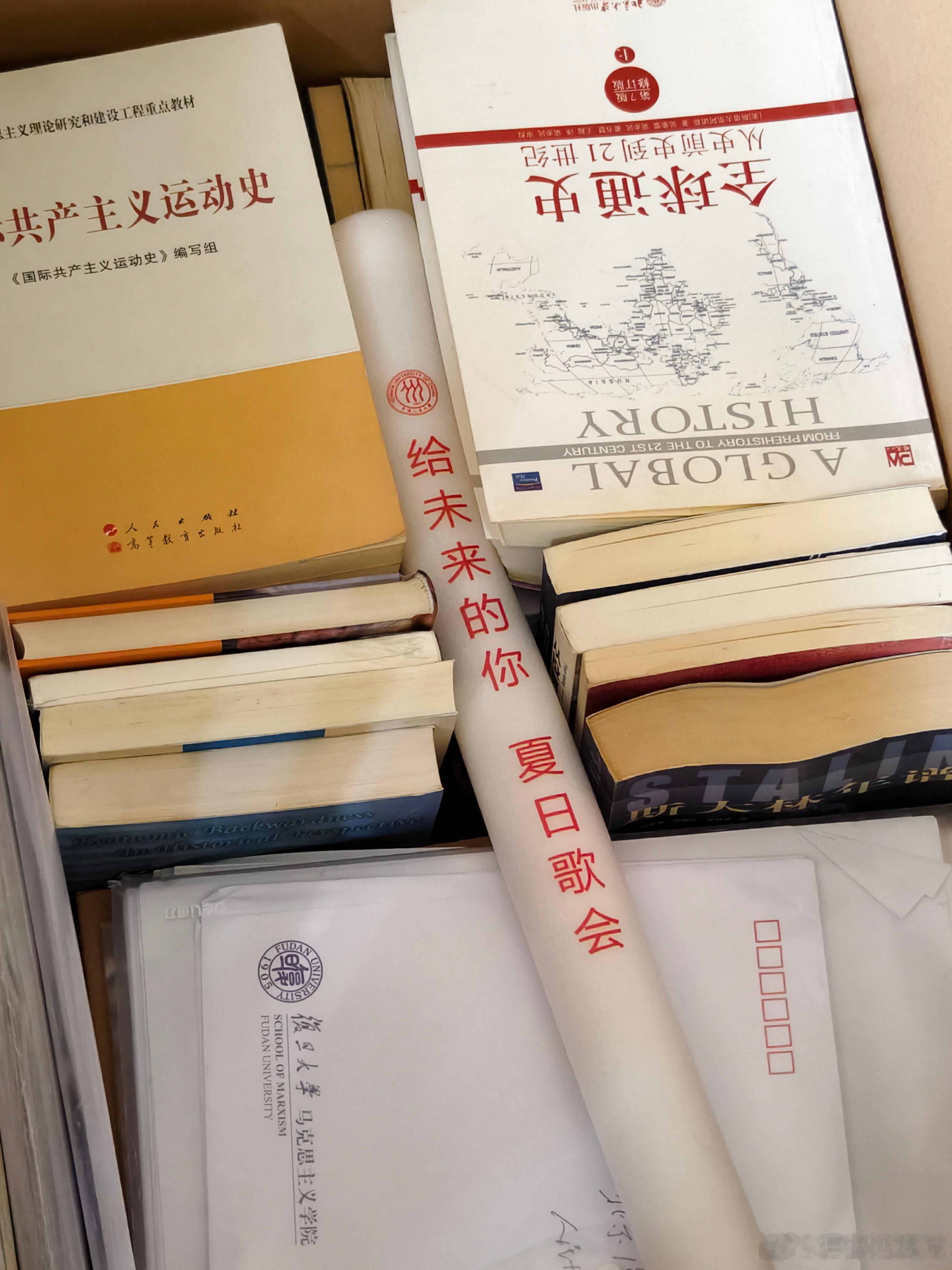 歌会的应援棒塞行李书缝刚刚好 北京·中国人民大学