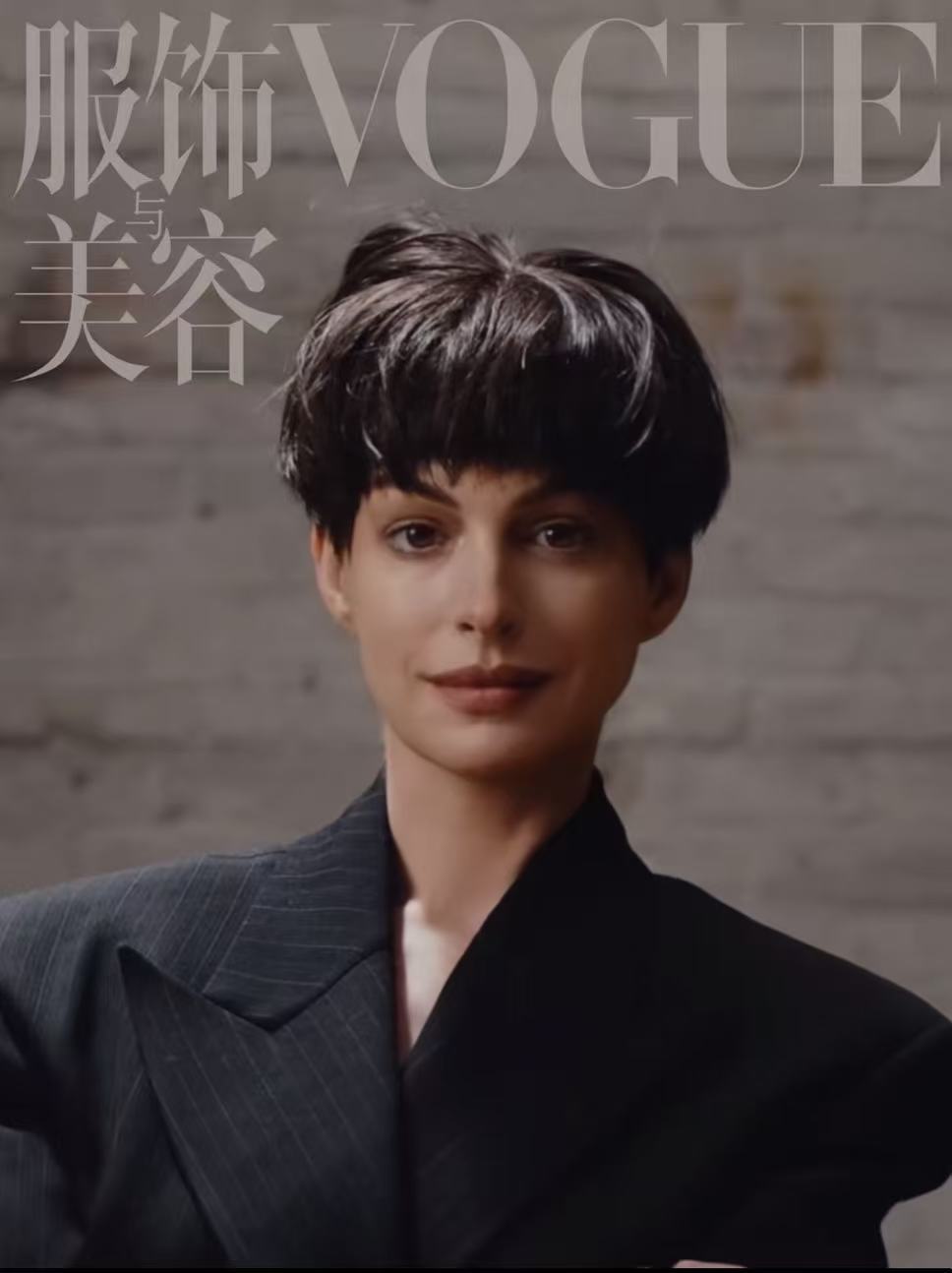 VOGUE拍的安妮海瑟薇安妮海瑟薇超短发 安妮海瑟薇VOGUE金九封面 