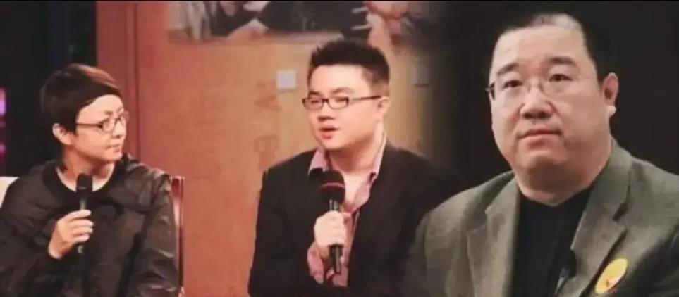 英达带着大儿子巴图上综艺，这画面真够讽刺的。
英达最近老拉着巴图在镜头前刷存在感