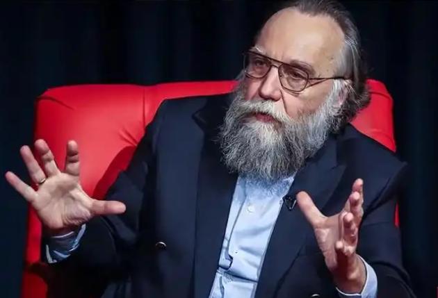 俄罗斯国师杜金曾说：中国放任委内瑞拉和伊朗沦陷，下一个遭殃的也将是中国自己。而且